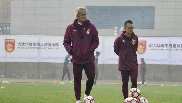 2023-24赛季欧冠16强（小组第一在前）：A组：拜仁慕尼黑、哥本哈根B组：阿森纳、埃因霍温C组：皇家马德里、那不勒斯D组：皇家社会、国际米兰E组：马德里竞技、拉齐奥F组：多特蒙德、巴黎圣日耳曼G组：曼城、莱比锡H组：巴塞罗那、波尔图参加欧联附加赛队伍：A组：加拉塔萨雷B组：朗斯C组：布拉加D组：本菲卡E组：费耶诺德F组：AC米兰G组：年轻人H组：顿涅茨克矿工垫底出局的队伍：A组：曼联B组：塞维利亚C组：柏林联合D组：萨尔茨堡红牛E组：凯尔特人F组：纽卡斯尔联G组：贝尔格莱德红星H组：安特卫普欧冠淘汰赛抽签时间&赛程↓16强抽签：12月18日19点1/8决赛：2月13/14日、20/21日；3月5/6日、12/13日1/4决赛&半决赛抽签：3月15日1/4决赛：4月9/10日、16/17日半决赛：4月30日/5月1日、5月7/8日决赛：6月1日（伦敦，温布利球场）参与欧冠1/8决赛抽签的球队分为种子球队（各组头名）和非种子球队（各组第二），种子球队将与非种子球队相遇；此外，抽签遵循同联赛、同小组规避的原则，进入1/4决赛后该规定不再生效。